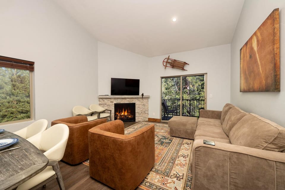 TV and multimedia, Balcony/Terrace, Living room, fireplace, furniture