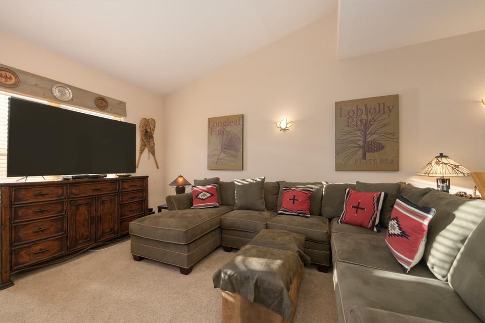 TV and multimedia, Living room, Seating area, furniture