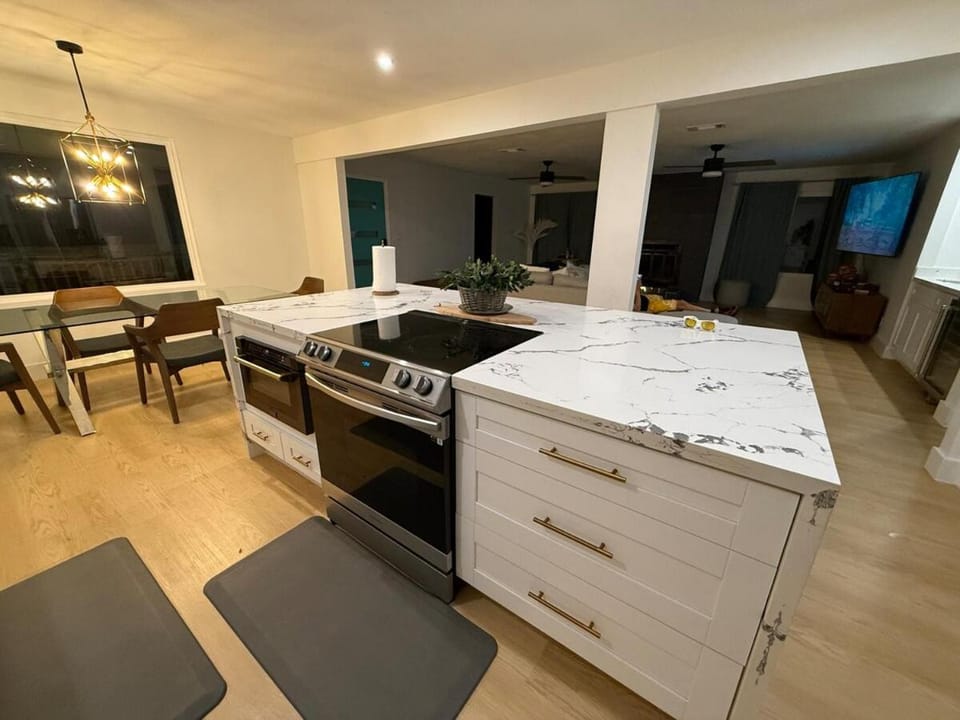 AZULA villa at beach Galveston, TX Villa in Jamaica Beach