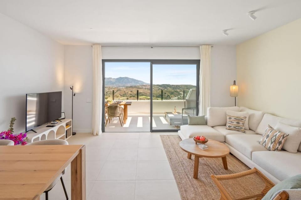TV and multimedia, Living room, Seating area, Mountain view