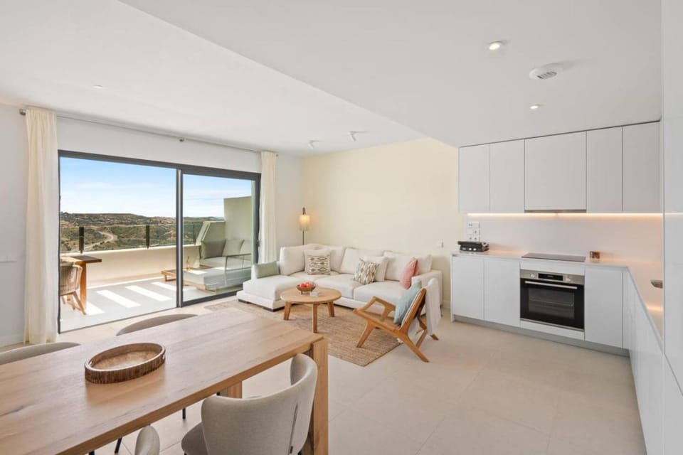 Kitchen or kitchenette, Seating area, Dining area
