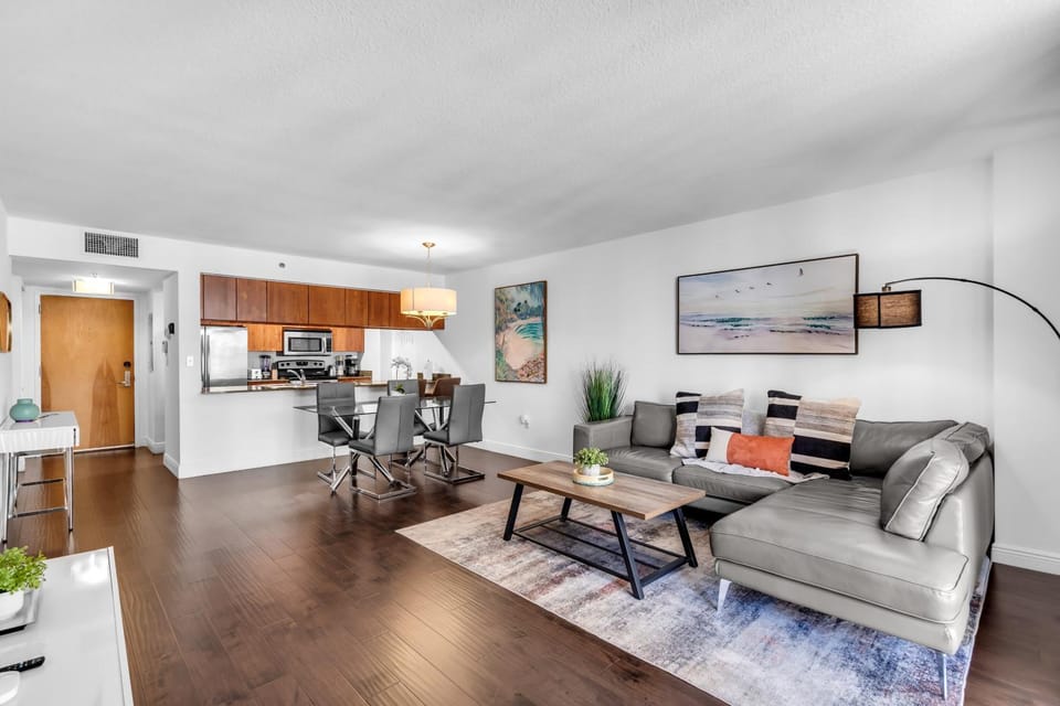 Relaxing 1-Bed Condo With City Views in Brickell Key Apartment in Brickell