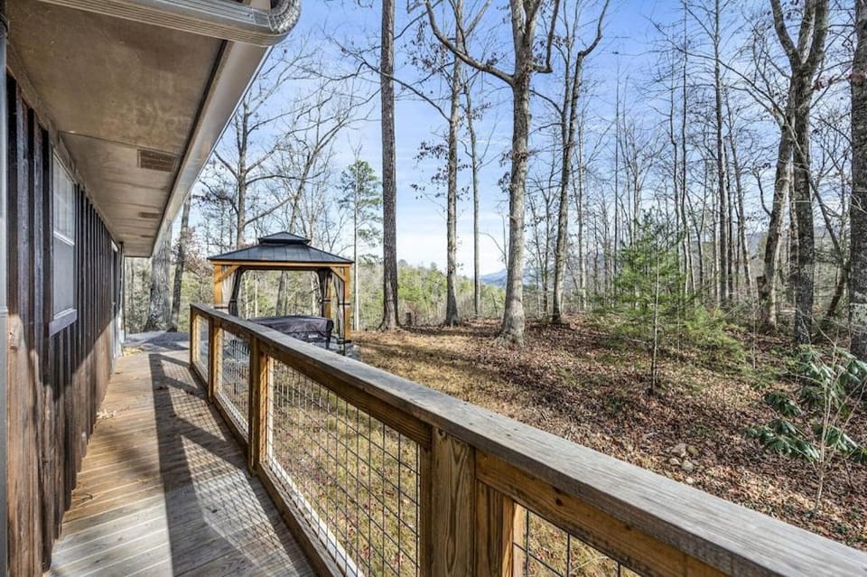 Grassy Paradise by Avada Properties House in Pittman Center