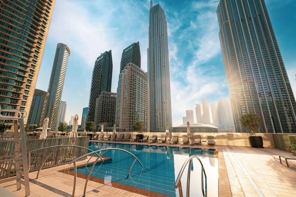 Mahogany 8 - 4BR 14PAX - Burj Khalifa View Central Apartment in Dubai
