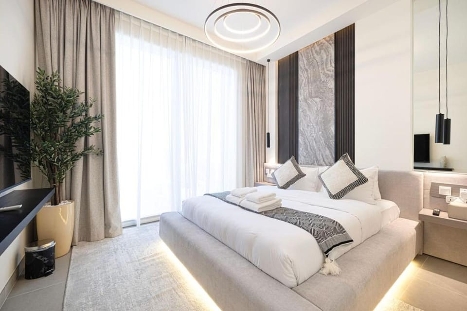 Mahogany 8 - 4BR 14PAX - Burj Khalifa View Central Apartment in Dubai