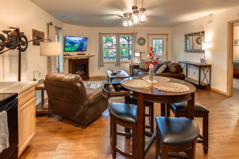 Smoky Mountain Basecamp Just 5 Mins to Harrah Casino House in Swain County