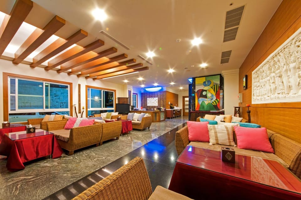 Communal lounge/ TV room, Living room, Seating area