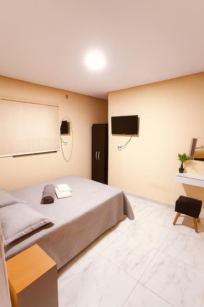Bed, TV and multimedia, Photo of the whole room, Evening entertainment, Bedroom, towels