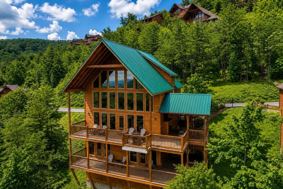 Bear Necessities, free tickets, no catch! Chalet in Pigeon Forge