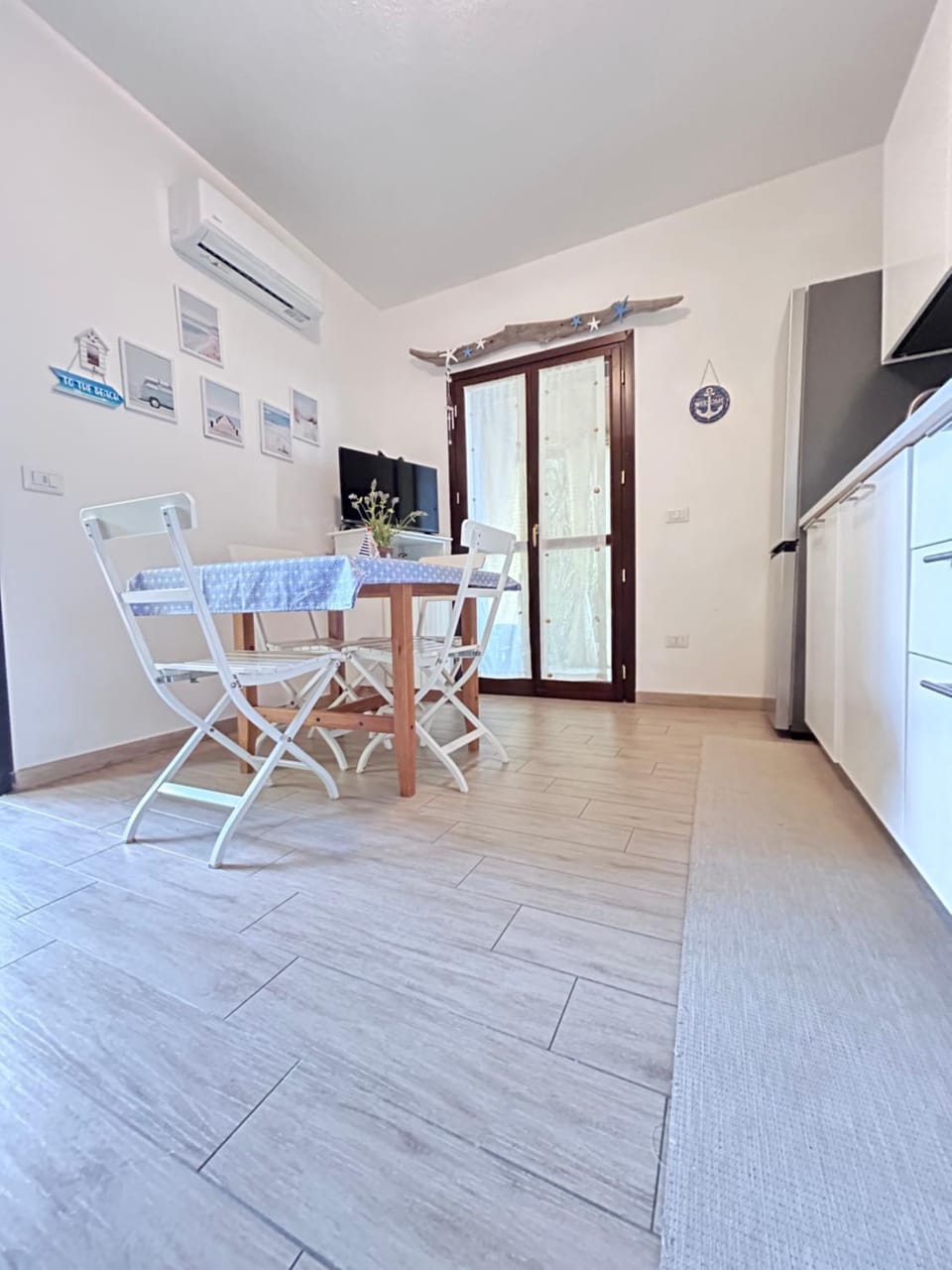 TV and multimedia, Kitchen or kitchenette, Dining area, air conditioner