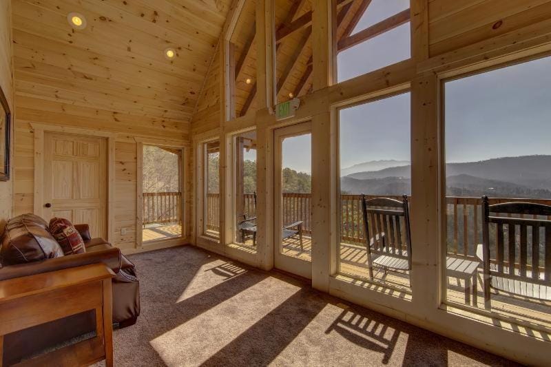 Take A Look, free tickets, no catch! Chalet in Pigeon Forge