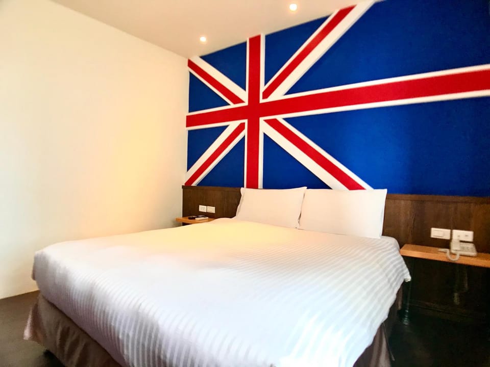 Shower, Bed, Photo of the whole room, Decorative detail, Bedroom, bunk bed
