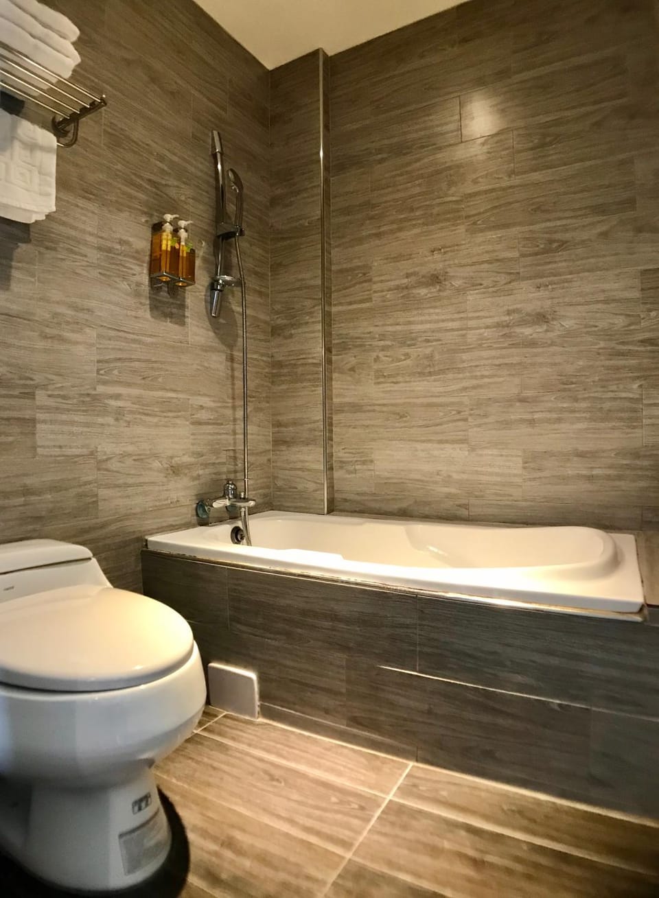 Shower, Toilet, Bathroom, Bath, towels