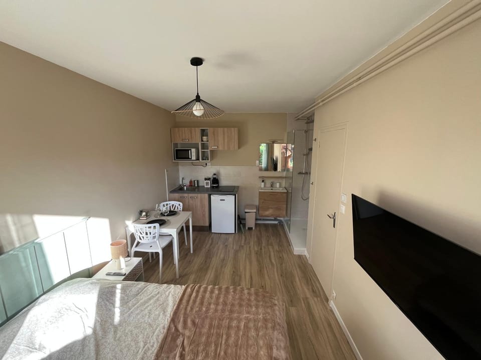 Mini studio privatif Vacation rental in Provence-Alpes-Côte d'Azur