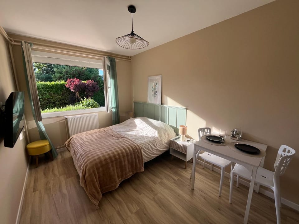 Mini studio privatif Vacation rental in Provence-Alpes-Côte d'Azur