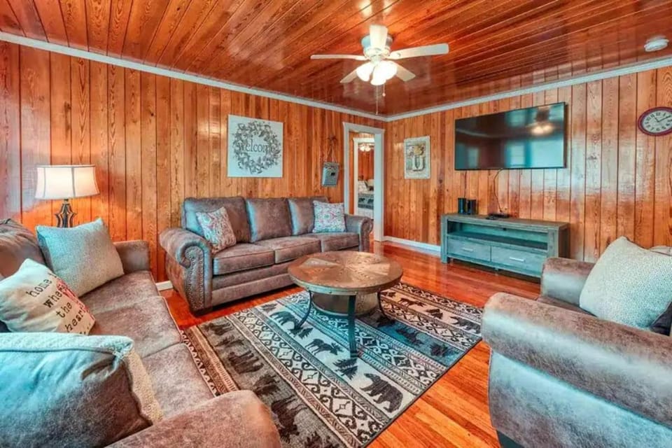 Gatlinburgs Cozy Rose by Avada Properties House in Gatlinburg