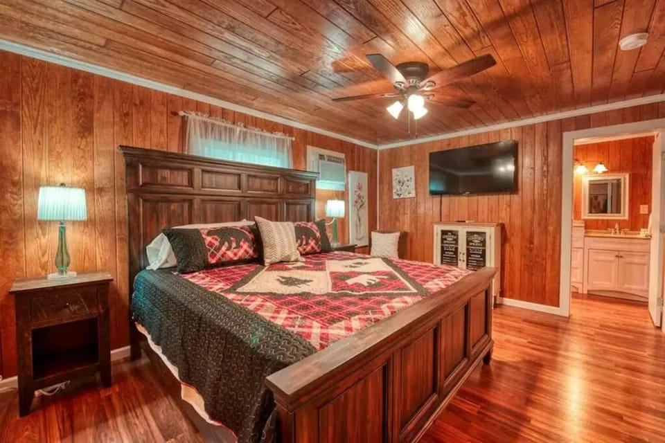Gatlinburgs Cozy Rose by Avada Properties House in Gatlinburg