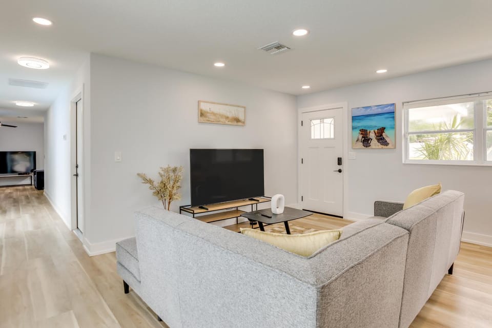 3 Mi to Beach: Modern Retreat in Largo! House in Largo