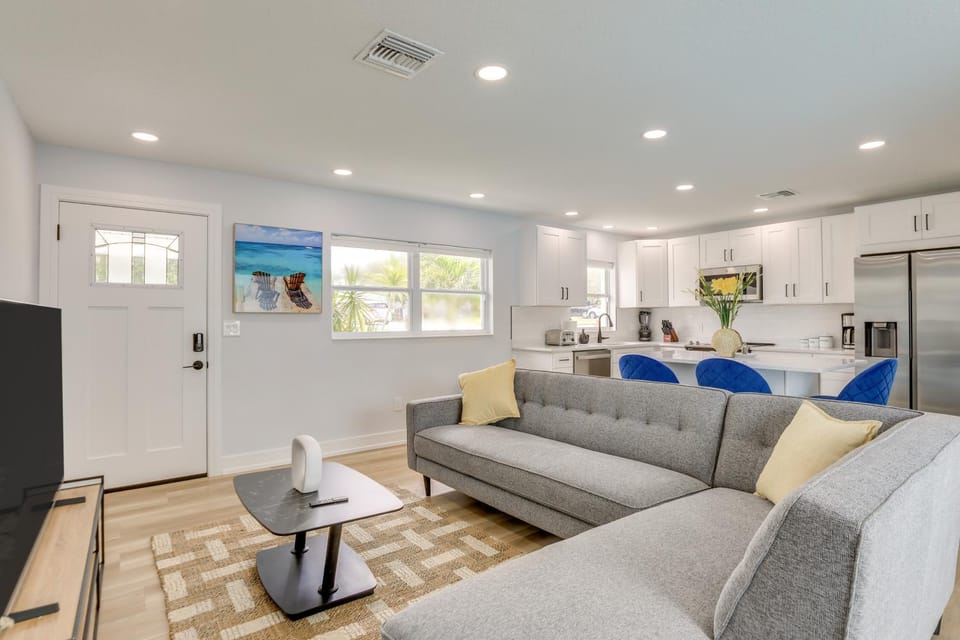 3 Mi to Beach: Modern Retreat in Largo! House in Largo