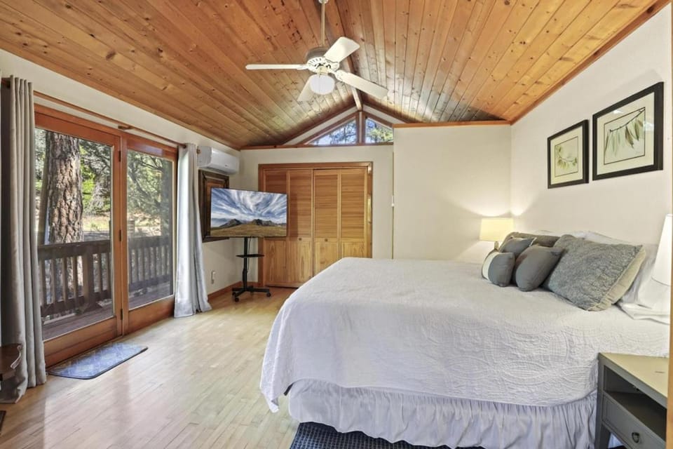 Wandering Elk Cabin Cabin in Strawberry