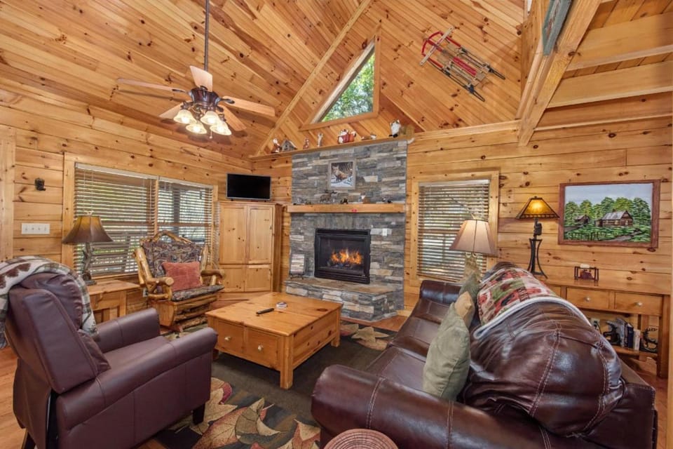 Fox n Socks by Avada Properties House in Pigeon Forge