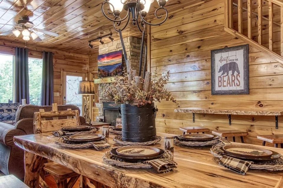 Four Bears Lodge by Avada Properties House in Sevierville