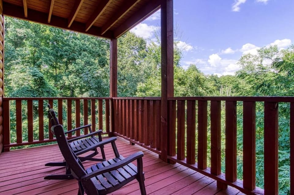 Four Bears Lodge by Avada Properties House in Sevierville