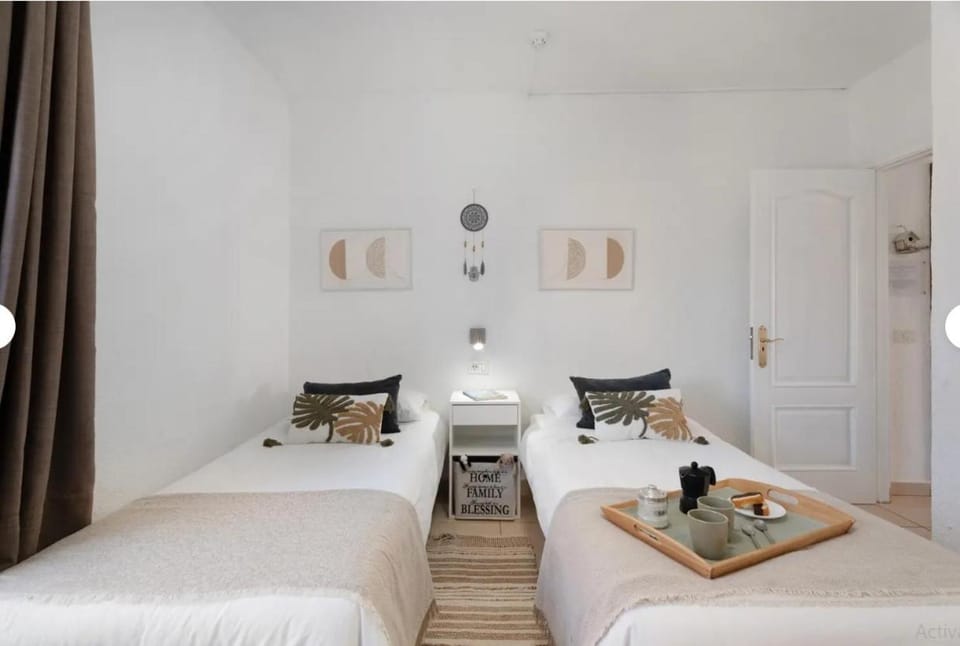 Serene Terrace And Pool Apartment in Playa de las Americas