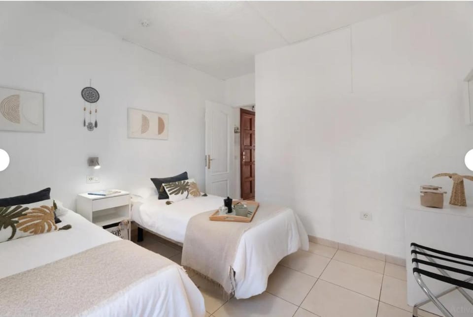 Serene Terrace And Pool Apartment in Playa de las Americas