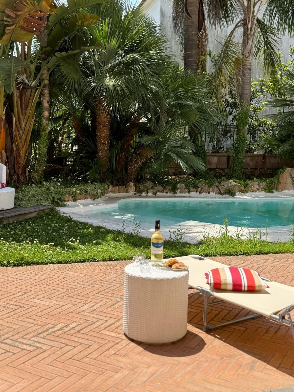 Day, Natural landscape, Garden, Garden view, Pool view, Swimming pool, sunbed