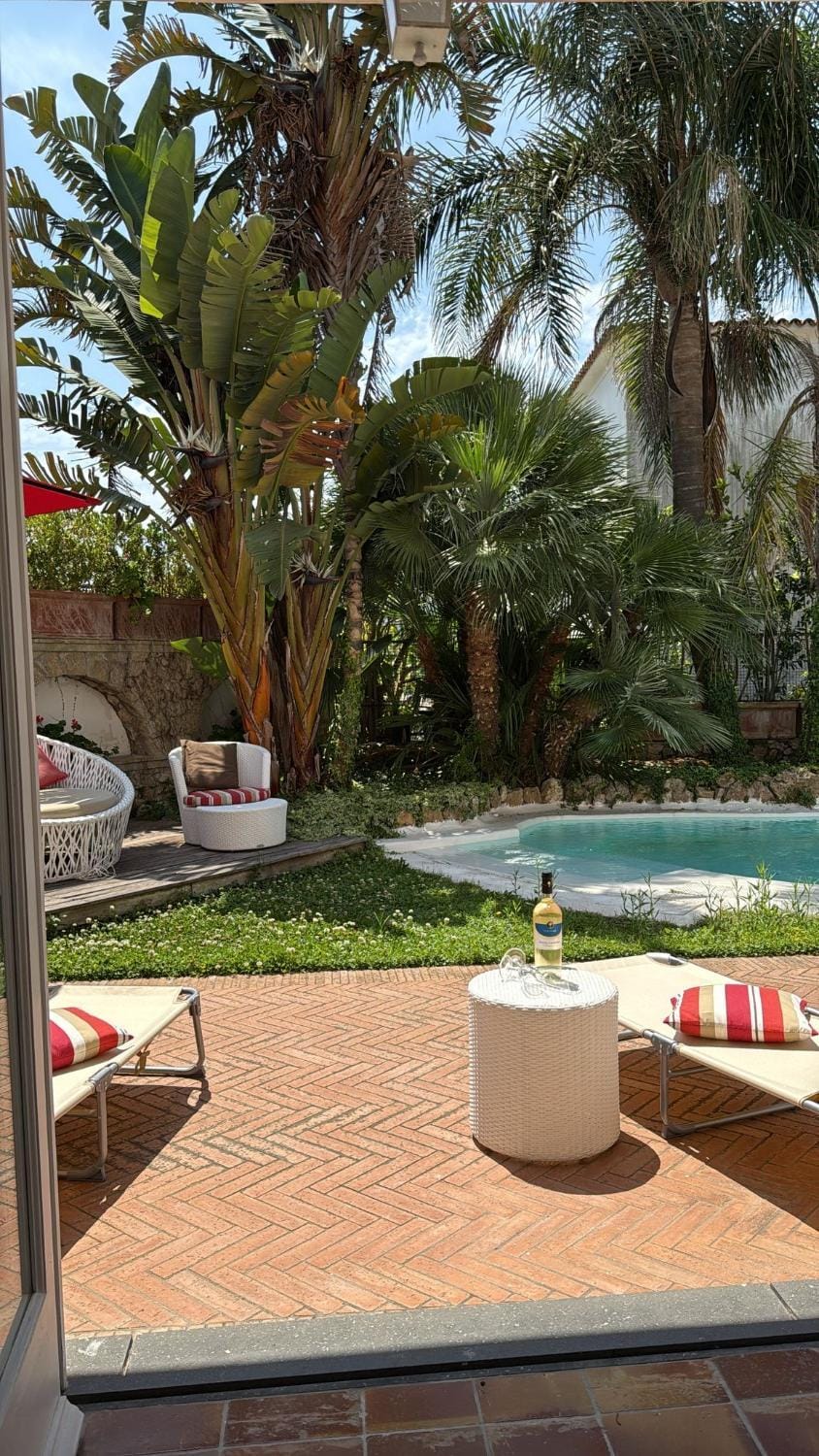 Spring, Day, Natural landscape, Garden, Garden view, Pool view, Swimming pool, sunbed