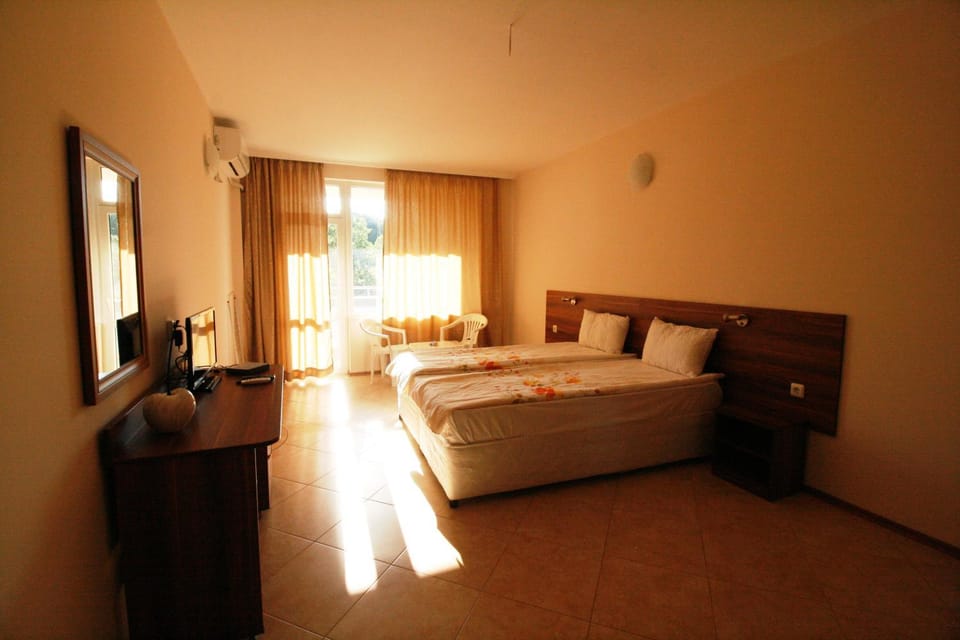 Day, Photo of the whole room