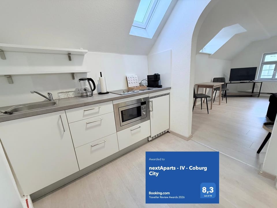 Kitchen or kitchenette, Dining area, stove