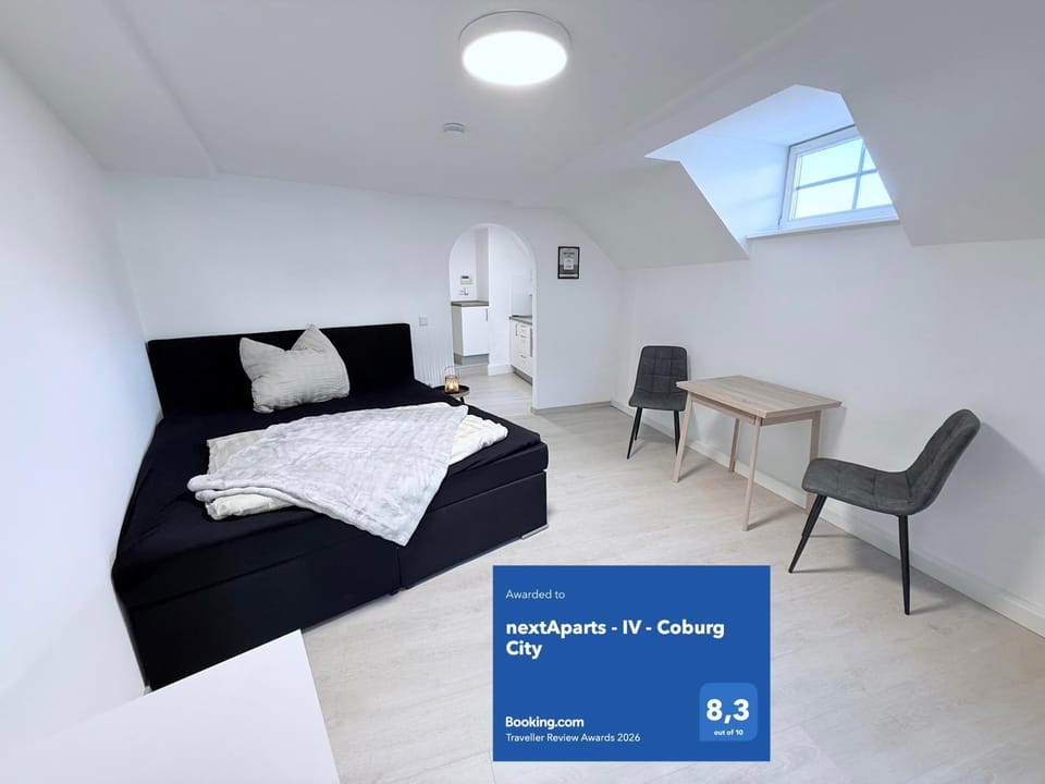 Bed, Living room, Photo of the whole room, Seating area, Dining area, Bedroom