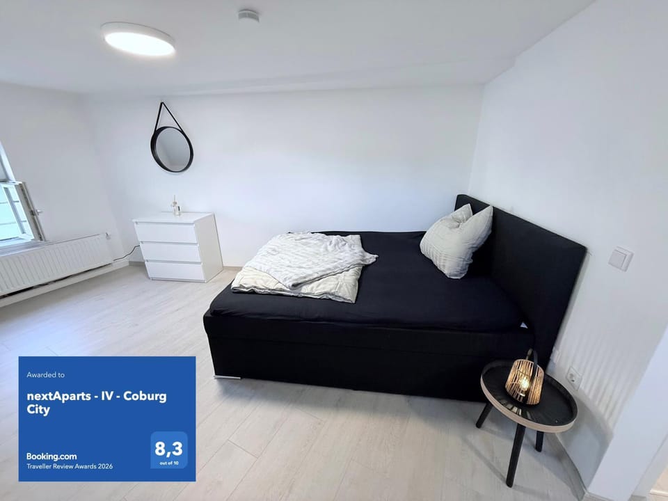 Bed, Living room, Photo of the whole room, Seating area, Bedroom