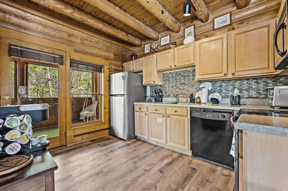 Cozy Bear Cove by Avada Properties House in Pigeon Forge