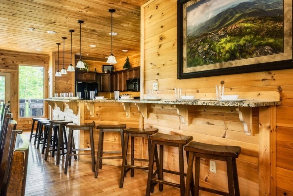 Smoky Mountain Lodge, Free Tickets, NO Catch! Chalet in Pigeon Forge