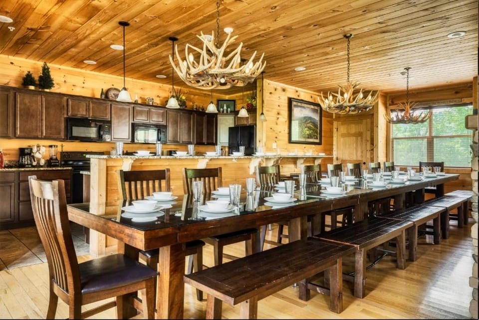 Smoky Mountain Lodge, Free Tickets, NO Catch! Chalet in Pigeon Forge