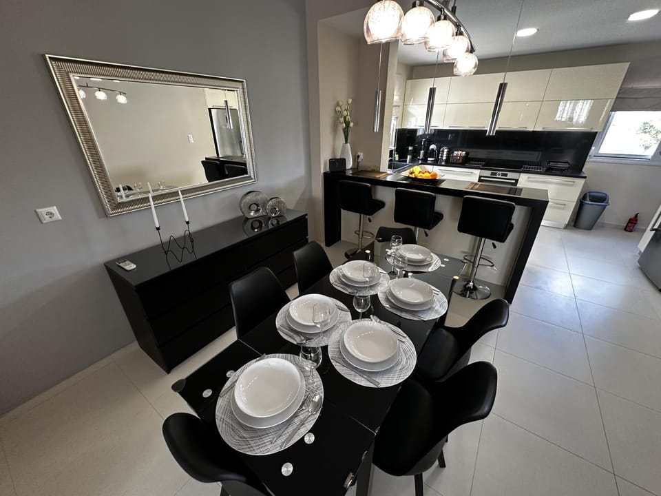 Kitchen or kitchenette, Dining area, Area and facilities, Breakfast, Lunch, Dinner, Family, minibar, air conditioner