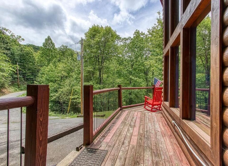 Cant Bear to Leave by Avada Properties House in Sevier County