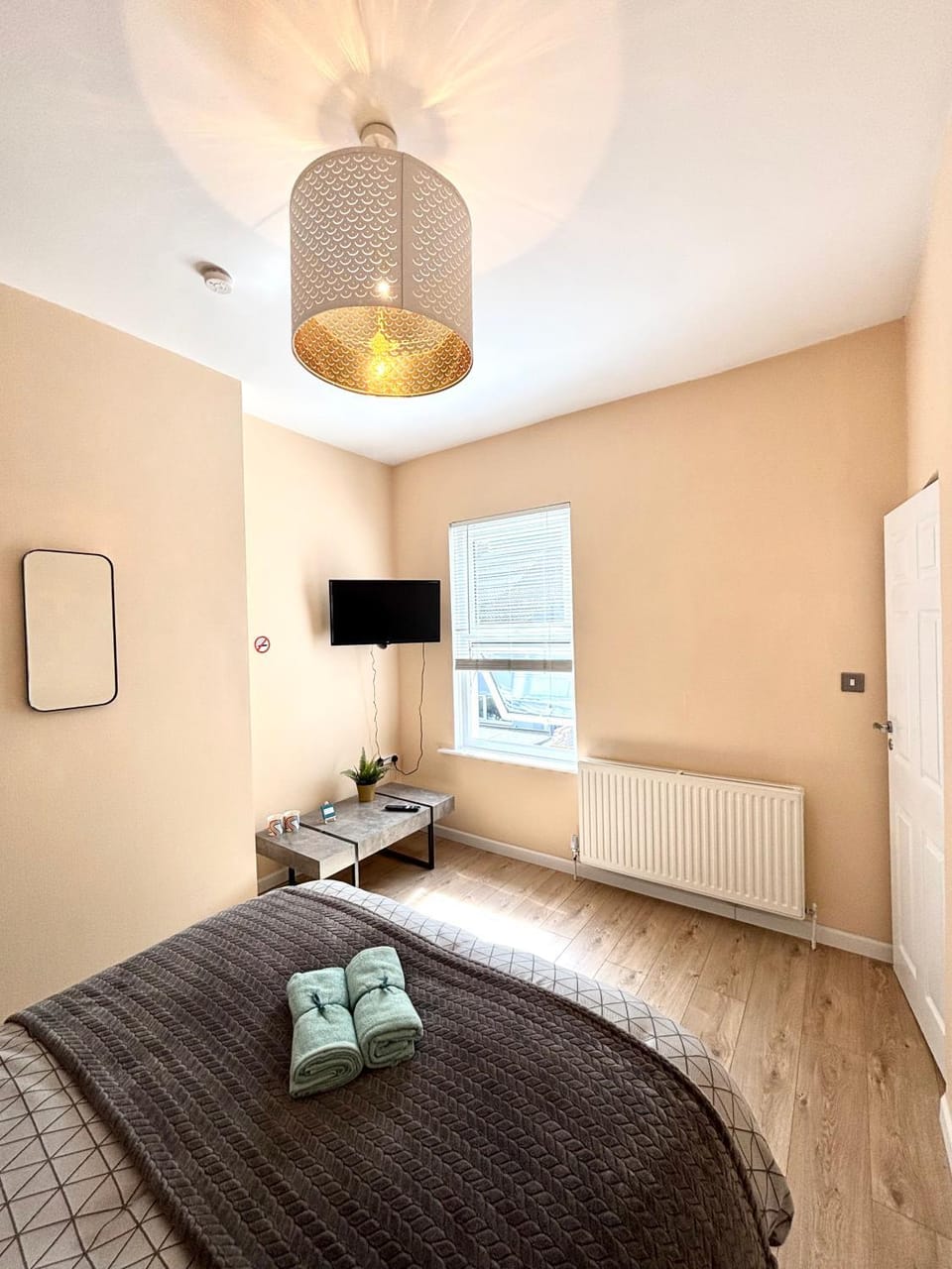 Modern Art House - serviced accomodation Vacation rental in Liverpool