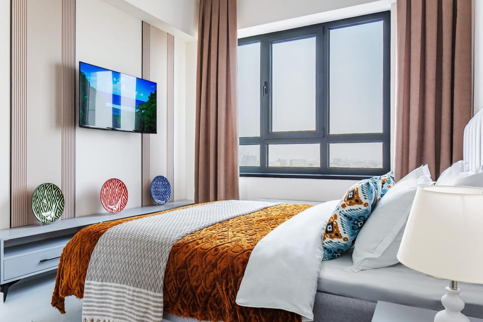 Bed, TV and multimedia, Bedroom