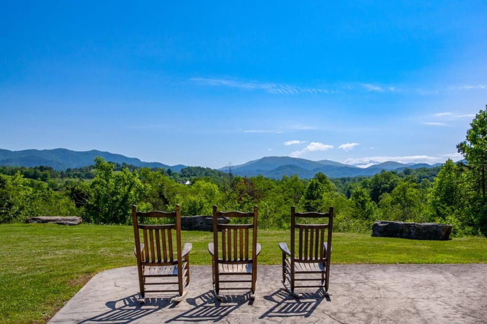 Cades Cove Paradise by Avada Properties House in Sevier County