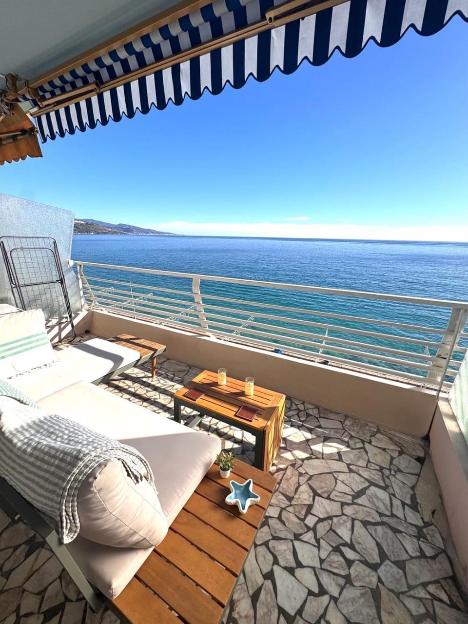 Patio, Day, Natural landscape, View (from property/room), Balcony/Terrace, Seating area, Beach, Sea view