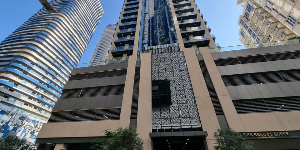 Downtown Dunya Tower Apartment in Dubai
