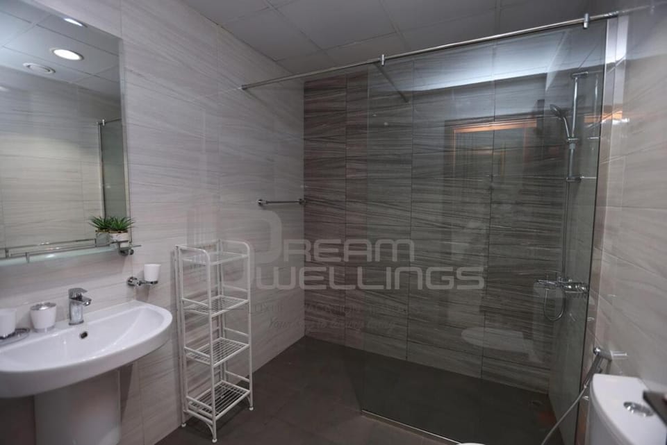 Downtown Dunya Tower Apartment in Dubai
