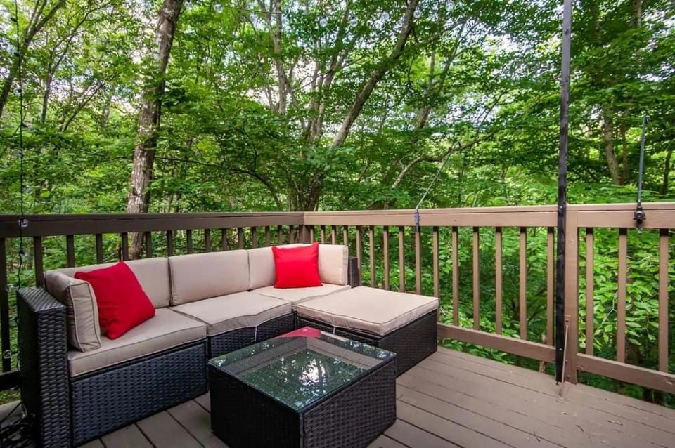 Black Bear Lookout by Avada Properties House in Great Smoky Mountains