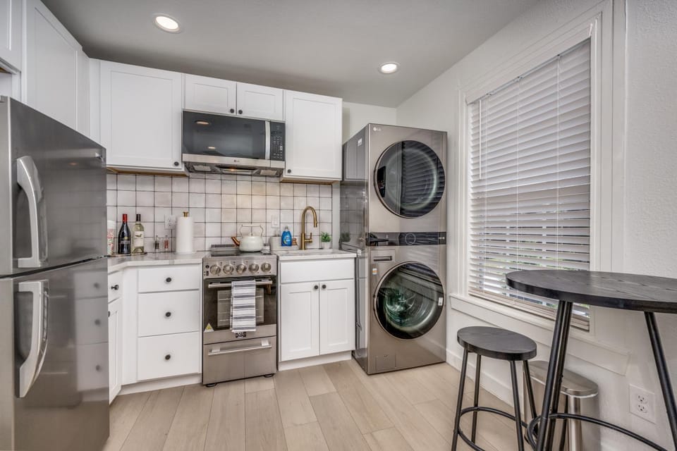 The Vanderbilt Mansion Apt 7 Near Downtown and TWU Apartment in Denton