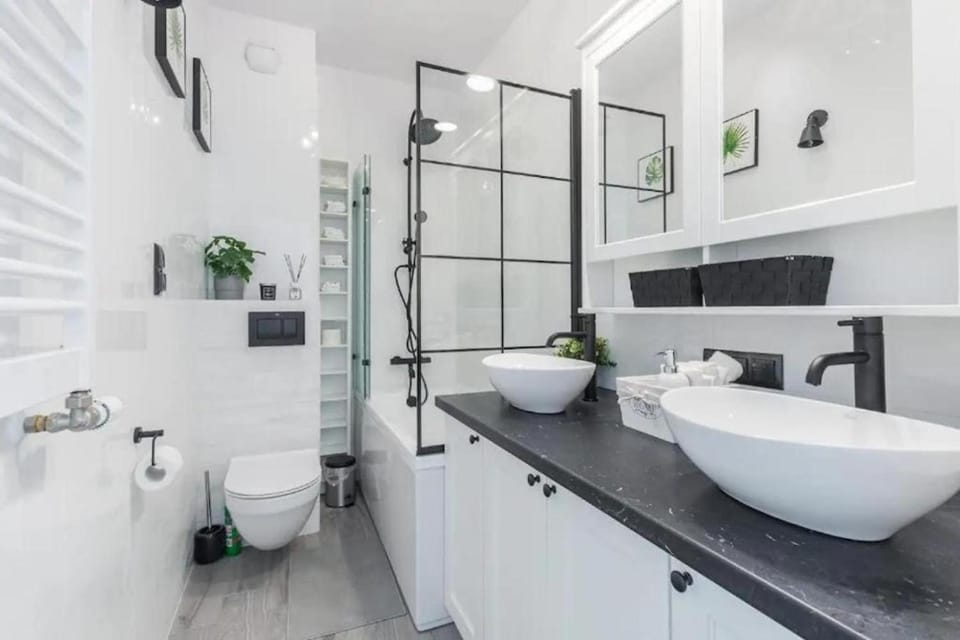 Shower, Toilet, Bathroom, Bath, towels