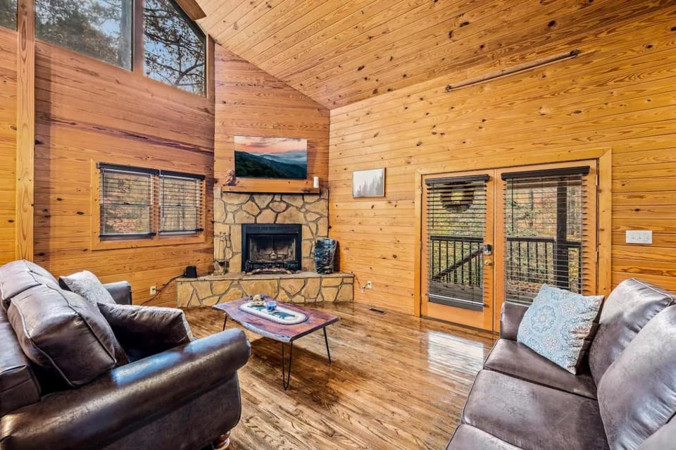 Bearly Livin by Avada Properties House in Sevier County